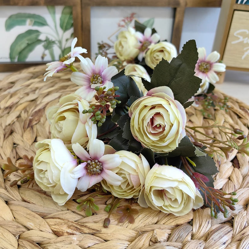 Искусственные цветы в Жигулевске | Цветы искусственные «Камелии с мелкоцветом», сиренево-молочные, букет