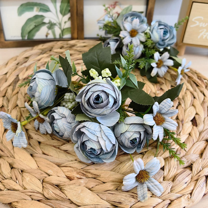 Искусственные цветы в Жигулевске | Цветы искусственные «Камелии с мелкоцветом», голубые, букет